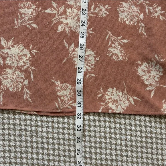 5/$15 | Lush | Floral Shift Dress - Picture 12 of 13